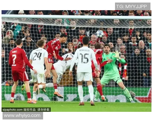 科查门前惊险一搏，舍瓦利耶神扑救主：足球场上的生死瞬间